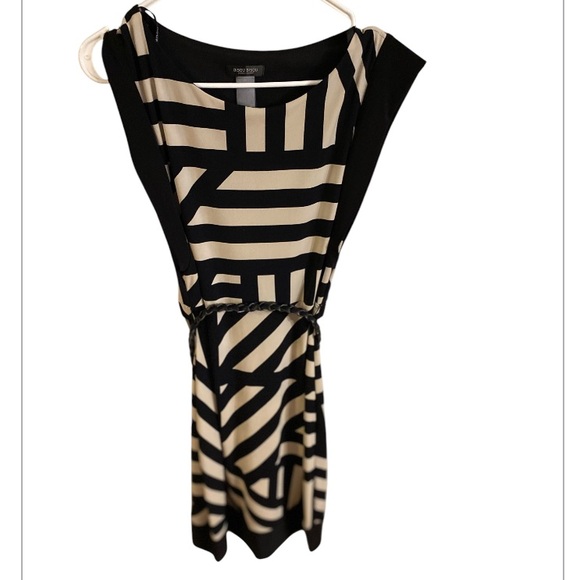 Dresses & Skirts - Bisou Bisou Black & Tan Geometric sheath Dress  size small Woven belt.